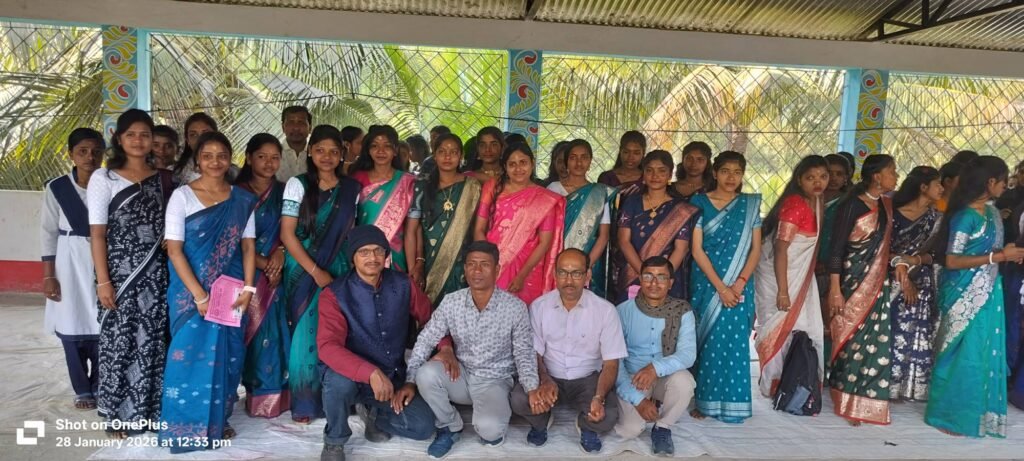 শ্রেণিকক্ষ থেকে সোশ্যাল মিডিয়া - লাখো পাঠকের হৃদয়ে জায়গা করে নেওয়া কবি মানস মাইতি 2 622711775 1210383924535691 4607093410011466454 n